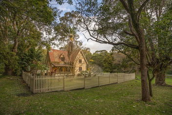 Gardeners Cottage with Accommodation in Brisbane