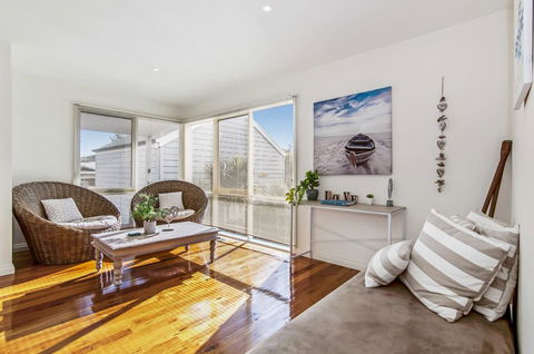 GDay Beach House - Accommodation in Brisbane 1