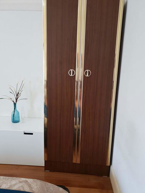 GIRLS ONLY. Large Bedroom With KING Bed, Close To Everything - Accommodation in Brisbane 1