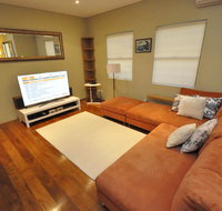 Glebe Self-Contained Modern One-Bedroom Apartment 47ROS - Accommodation in Brisbane