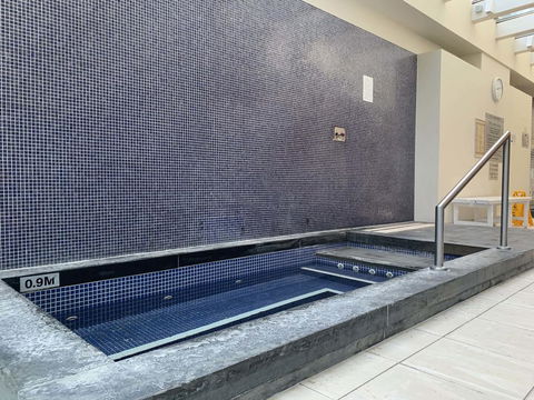 GLENELG Five Stars - Accommodation in Brisbane 2