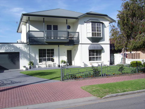 Glenelg Sea-Breeze - Accommodation in Brisbane 3