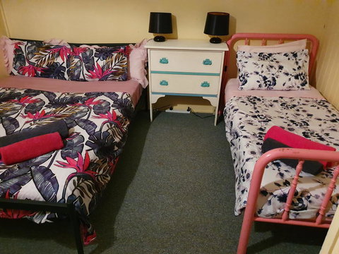 Golden Mt Rest Off Pepperina Lane - Accommodation in Brisbane 0