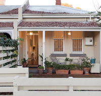 Gorgeous Subiaco cottage - Accommodation in Brisbane
