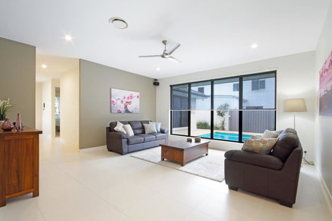 Grand Parade - Accommodation in Brisbane 3