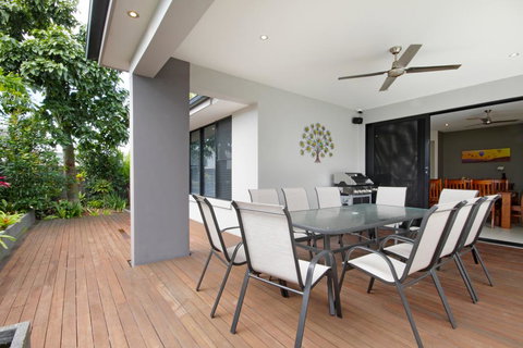 Grand Parade - Accommodation in Brisbane 2