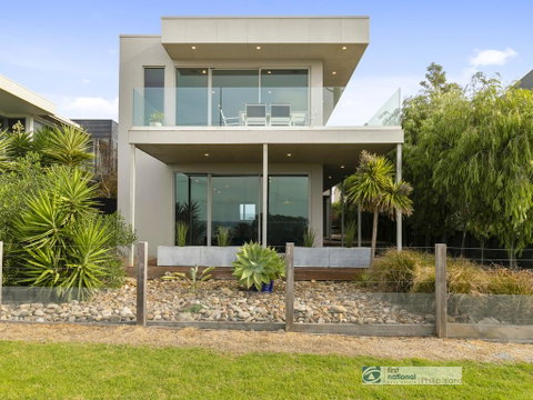 Grossard Point, The Lighthouse, Ventnor - Accommodation in Brisbane 2