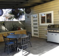 Guesthouse with Pool  BBQ - 10 kms from CBD - Accommodation in Brisbane