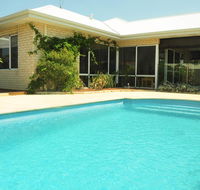 Halls Head Holiday Home - Accommodation in Brisbane