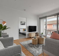 Heart of Ormond Apartment by Ready Set Host - Accommodation in Brisbane