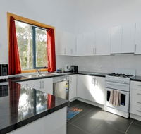 Hill Top Retreat Self Contained Accomodation - Accommodation in Brisbane