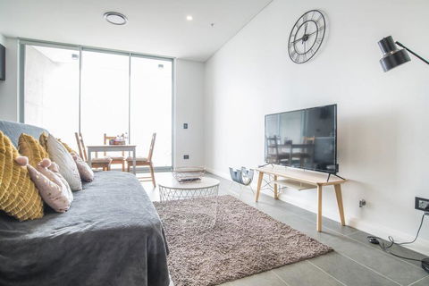 Home With Perfect Location! Close To Train&CBD - Accommodation in Brisbane 0