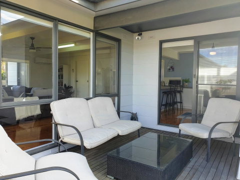 Homely Getaways In Surf Beach - Pet Friendly - Accommodation in Brisbane 1