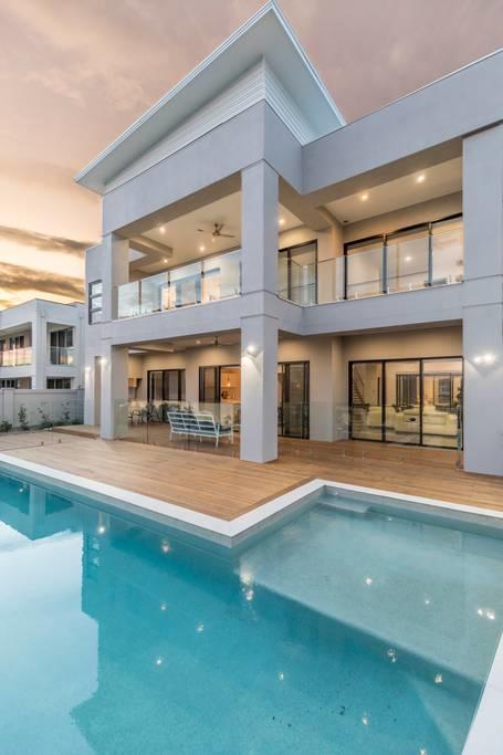 HomePlus - Luxury Living In Sanctuary Cove - Accommodation in Brisbane 3
