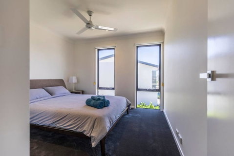 Homeplus-Escape To Modern Home In Hope Island - Accommodation in Brisbane 3