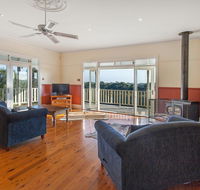 Hopkins River Homestead - Fireplace Linen WiFi 4 bdrm - Accommodation in Brisbane