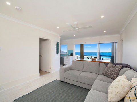 Horizons - 1/99 Ocean View Drive - Accommodation in Brisbane 2