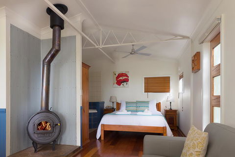 Jacaranda Cottages - Accommodation in Brisbane 3