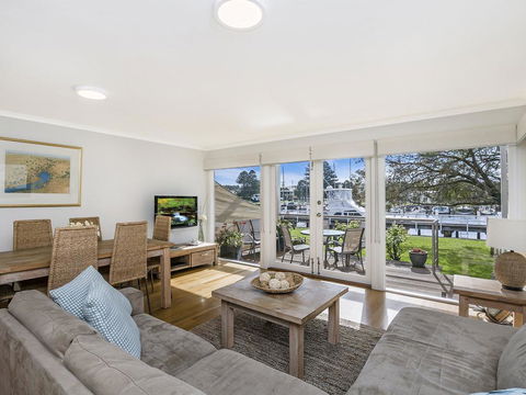 JOHANSSON'S PERCH No. 3 - Accommodation in Brisbane 0
