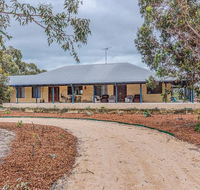 Kangaroo Lake Homestead - Accommodation in Brisbane