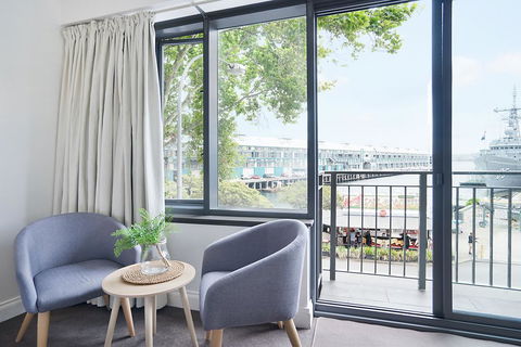 King Size Studio With Water View, Walk To The City - Accommodation in Brisbane 3