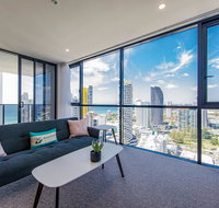 KOZYGURU BROADBEACH AMAZING VIEW 2 BED APT  FREE PARKING WALK TO BEACH QBR004 - Accommodation in Brisbane