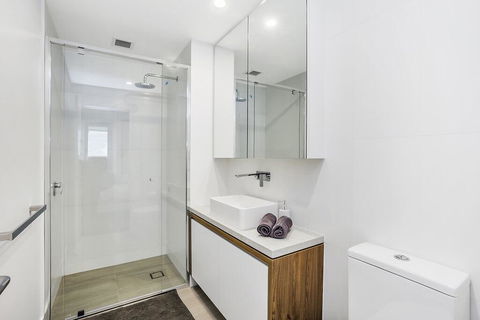 KOZYGURU FORTITUDE VALLEY 2 BED DESIGNER APT + FREE PARKING QFV179-803 - Accommodation in Brisbane 2
