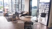 KOZYGURU SOUTH BRISBANE CITY VIEW 2 BED APT FREE PARKING QSB027-708