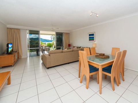 Lagoon 003 - Accommodation in Brisbane 3