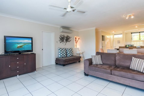 Lagoon 006 - Accommodation in Brisbane 1
