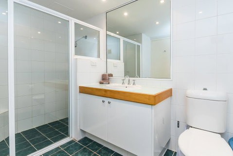 Lagoon 006 - Accommodation in Brisbane 2