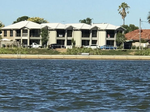 Lake Breeze - Accommodation in Brisbane 0