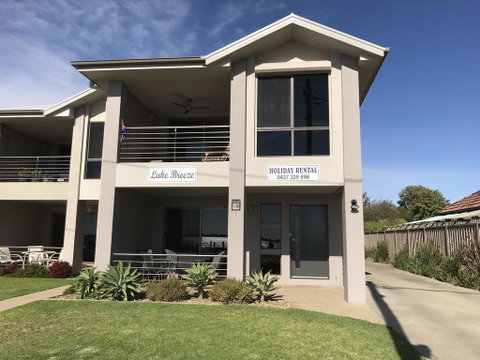 Lake Breeze - Accommodation in Brisbane 1