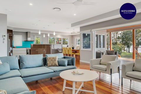 LAKEFRONT And SUNSET HAVEN - Accommodation in Brisbane 0