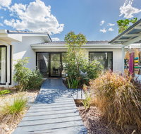 Lamour Holiday Beach House - Accommodation in Brisbane