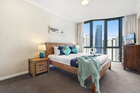 Legends 1 Bedroom Spa Suite - We Accommodate - Accommodation in Brisbane 2