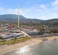Luxurious Apartment A Stones Throw From The Beach - Accommodation in Brisbane