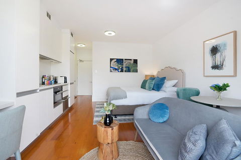 Luxurious Light-filled Studio In Winning Location - Accommodation in Brisbane 0