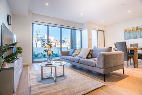 Luxurious Townhouse With Natural Light In Rosebery - Accommodation in Brisbane 0