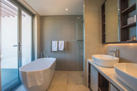 Luxurious Townhouse With Natural Light In Rosebery - Accommodation in Brisbane 2