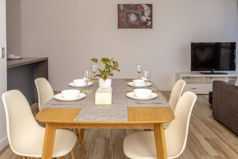 Luxury Modern Apartment In Southport With Hotel Facilities - Accommodation in Brisbane 3