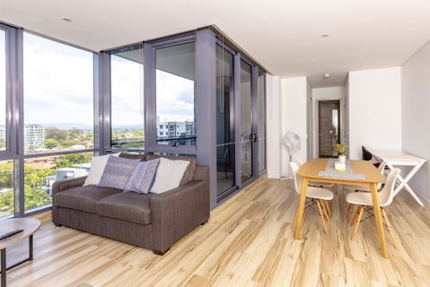 Luxury Modern Apartment In Southport With Hotel Facilities - Accommodation in Brisbane 2