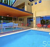 LUXURY VILLA W POOL  SPAS - Accommodation in Brisbane