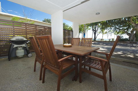 Maggies Beachfront Apt. 1 - Accommodation in Brisbane 2