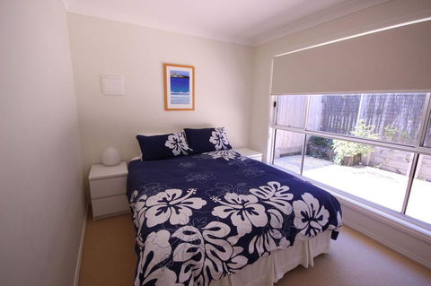 MAGIC BEACH HOUSE - PET FRIENDLY - Accommodation in Brisbane 3
