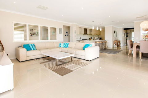 MALIBU - SAFETY BEACH - Accommodation in Brisbane 3