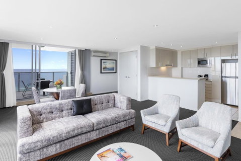 Meriton Suites Broadbeach - Accommodation in Brisbane 3