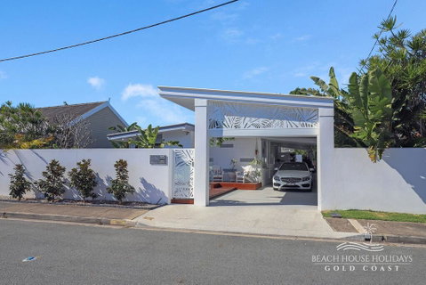 Miami Beachside Beach House - Accommodation in Brisbane 1