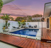 Miami Beachside Beach House - Accommodation in Brisbane