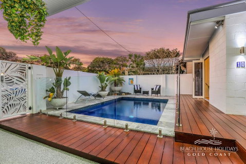 Miami Beachside Beach House - Accommodation in Brisbane 0